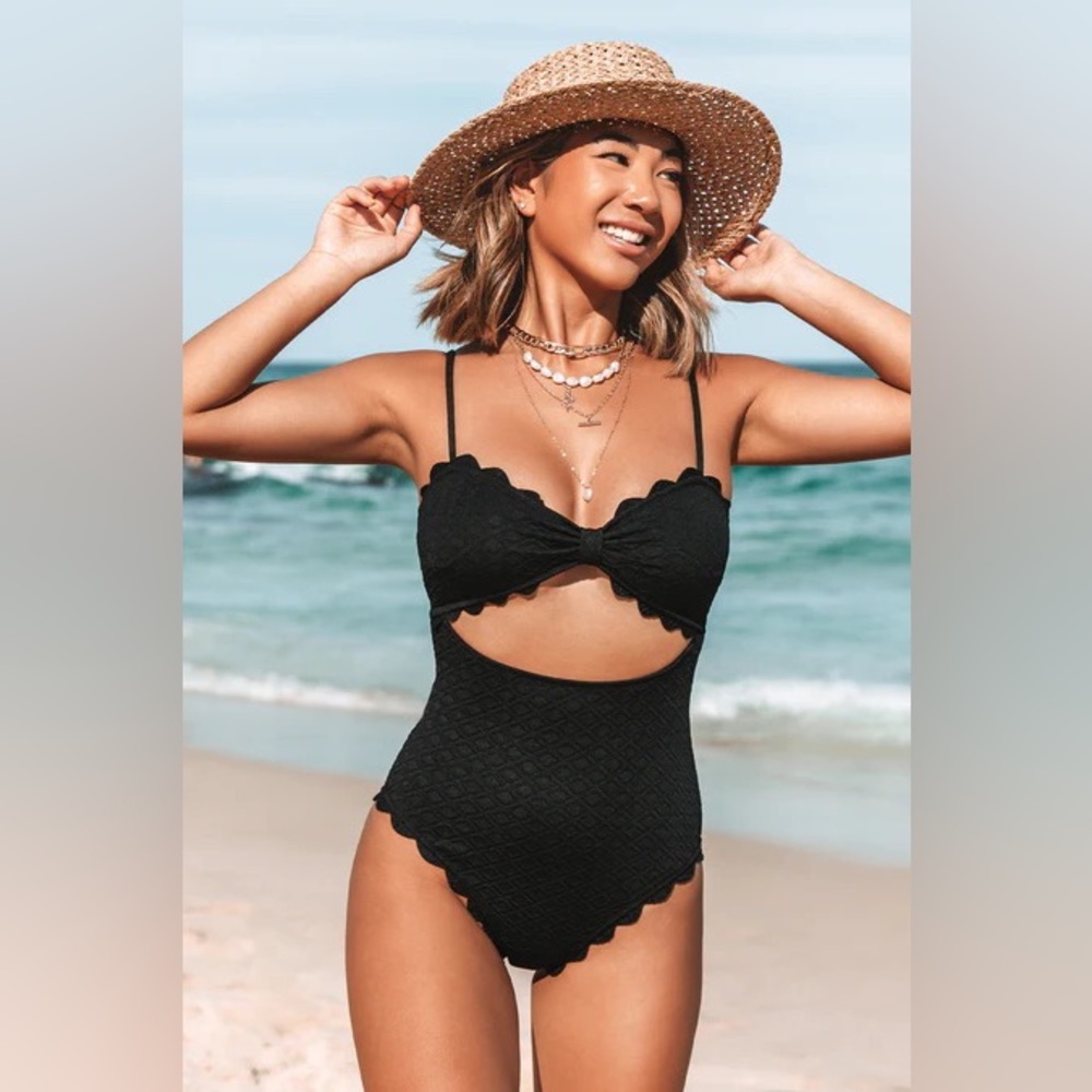 Cupshe Black Scalloped One Piece (XL)